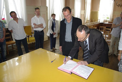 Signature de la convention de partenariat entre l'EFS et la mairie de Givet