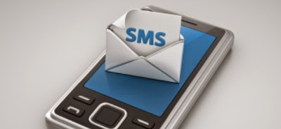 Photo d'un portable avec le logo SMS