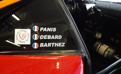 Sticker du don de sang au coté des pilotes du GT Tour 2015