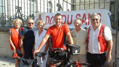Photo su tour de France à vélo pour le don de sang