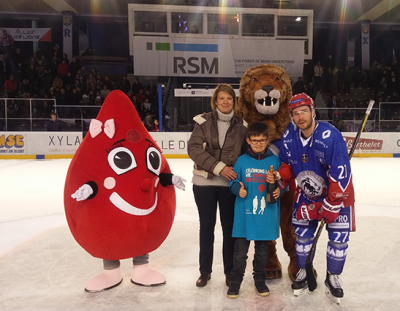 photo de la promotion du don de sang lors du match de hockey entre Lyon et Bordeau