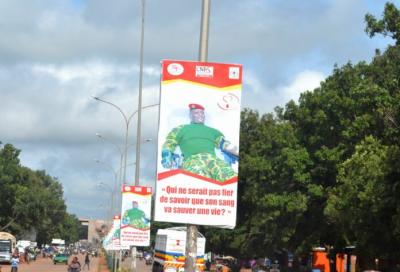 Le chef d'Etat sur les affiches du don de sang