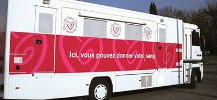 Photo du camion du don de sang de l'Etablissement Français du Sang